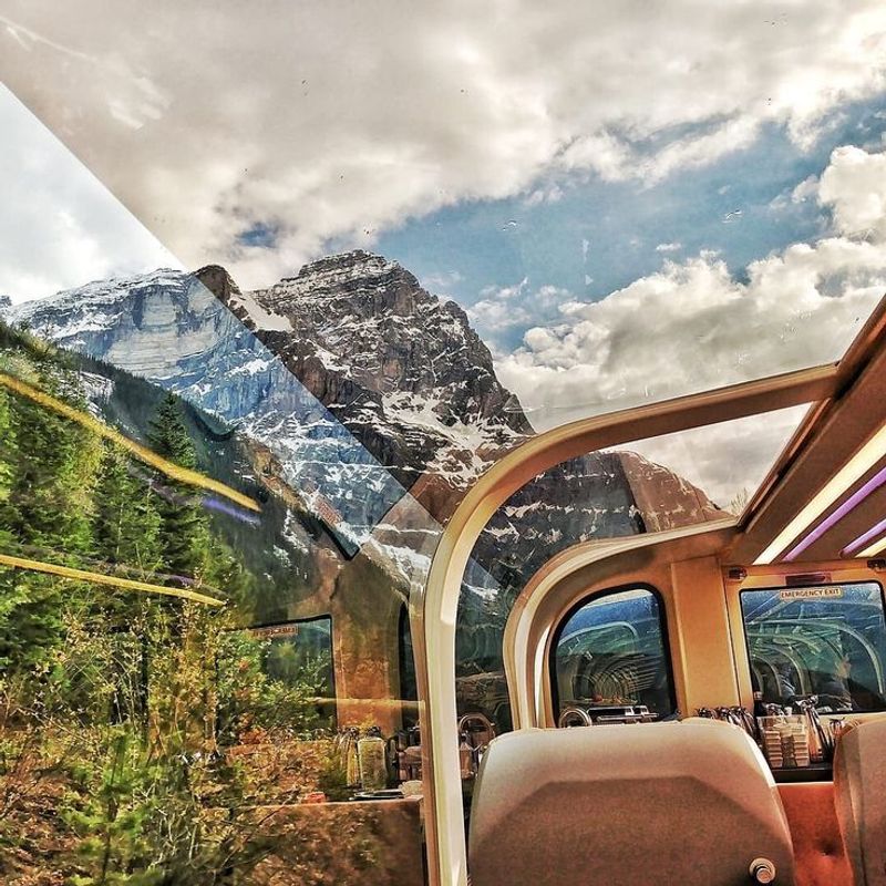 Rocky Mountaineer, Canada