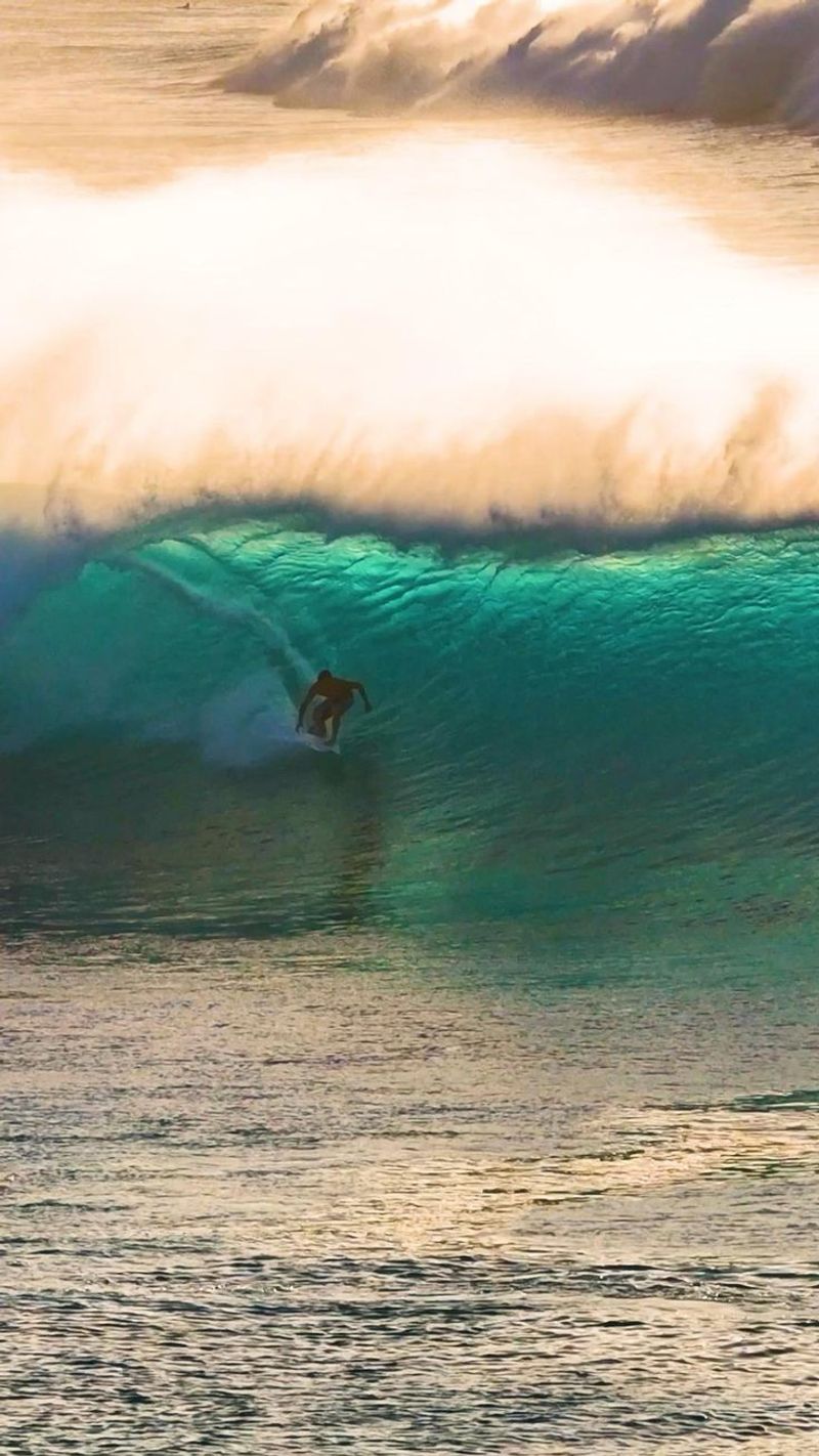 Pipeline, Oahu, Hawaii