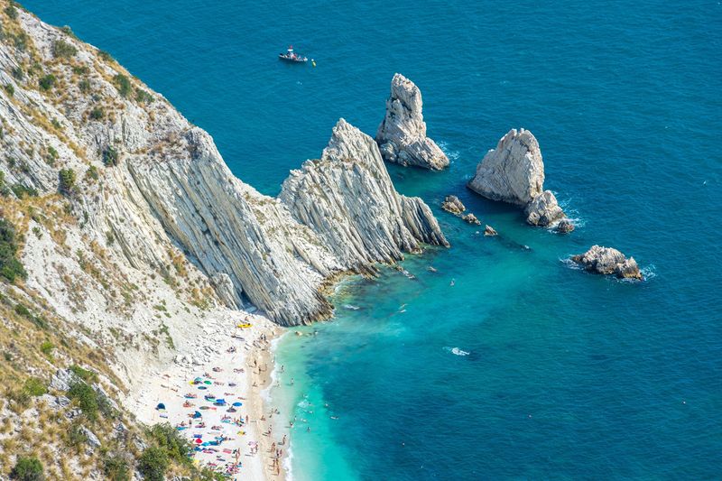 Spiaggia delle Due Sorelle, Marche